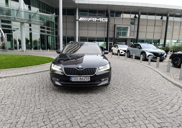 Skoda Superb cena 71900 przebieg: 196739, rok produkcji 2016 z Warszawa małe 781